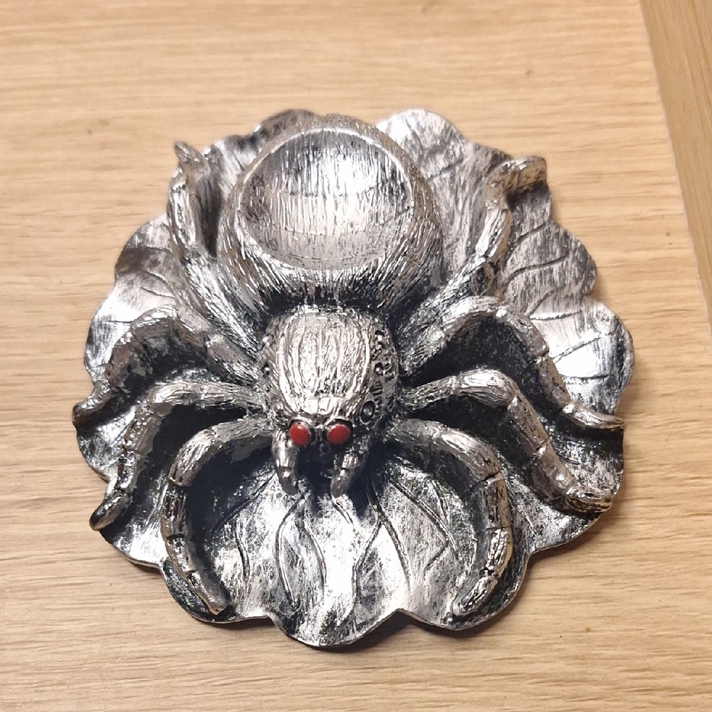 Spider Sphere Stand With Red Eyes